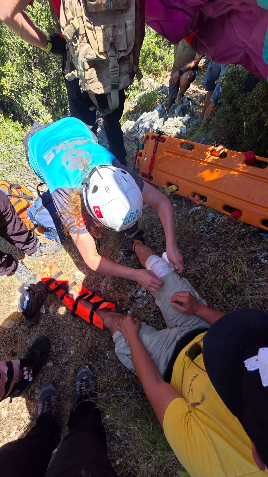 Rus Turisti Kurtarmak İçin Ekipler Zamanla Yarıştı: Babadağ'da Yamaç Paraşütü Kazası, Pilot ve Yolcu Yaralandı 1